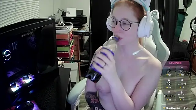 LilyFoxxx webcam