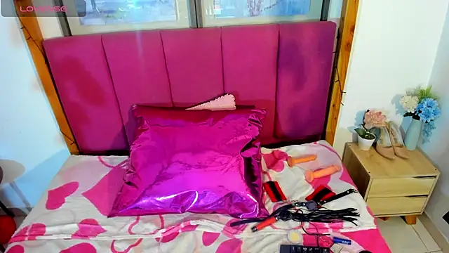 Lux_Royse live cam on StripChat