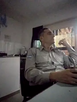Alejandro83bsf live cam on StripChat