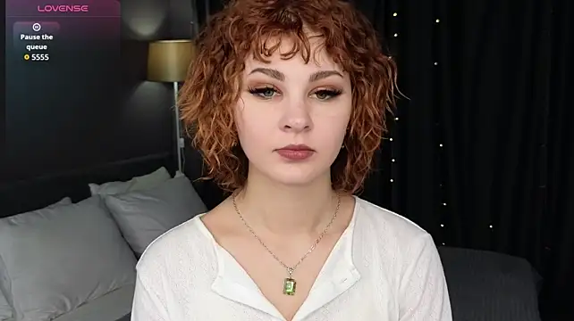 Kira__Fluffy live cam on StripChat