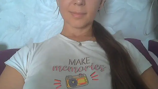 Bella--White live cam on StripChat