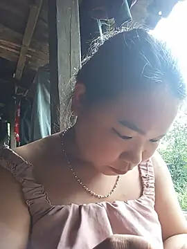 Linh-miulu live cam on StripChat