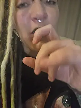 PinkTheHawk webcam