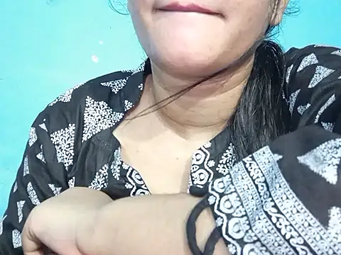 Adhiti_1 live cam on StripChat