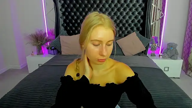 Alina_Blonde webcam