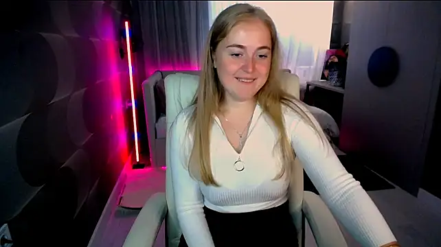 Kate_Moan live cam on StripChat