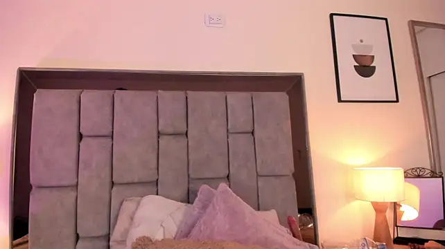 Arianmoon_ webcam