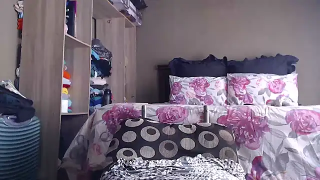 MATUREBUSSTY webcam