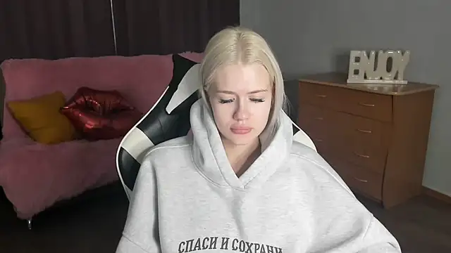 BlondyLedy webcam