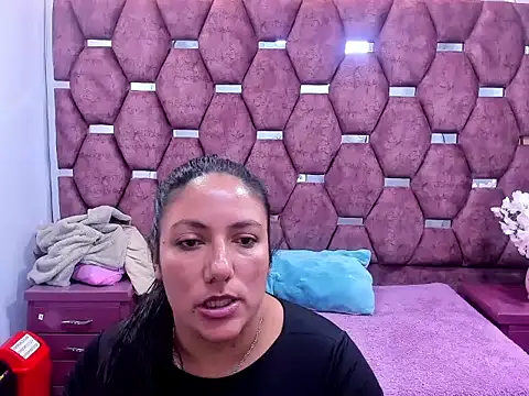 ScarletMuse69 live cam on StripChat