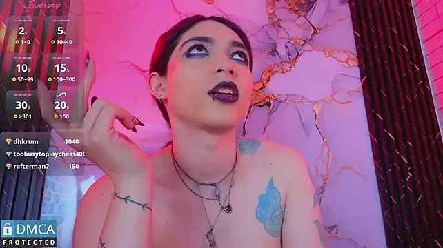 MaeveKuro webcam