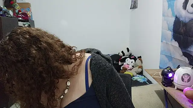 curly_greeneyed webcam