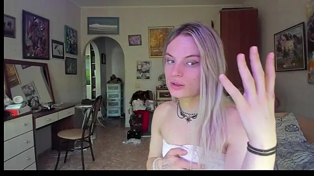 milliKira006 webcam