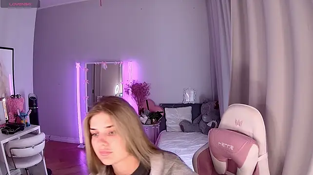 Leri_One 🕦 online webcam