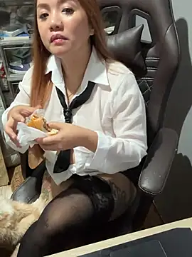 chloe_wonderlust webcam