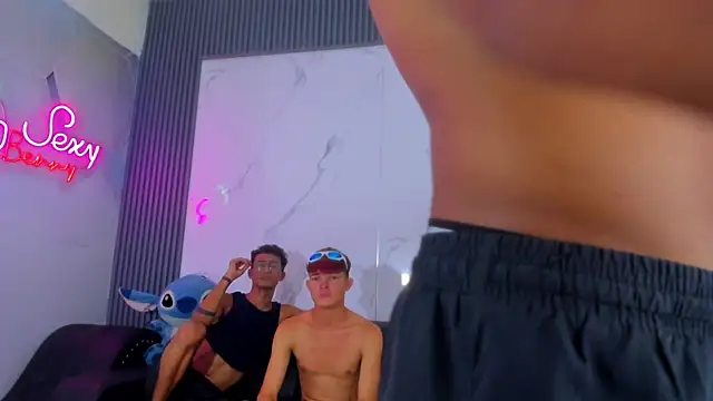 BOYS_IN_THE_EMPIRE webcam