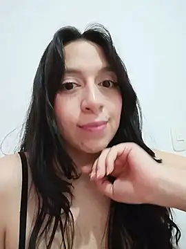 AlondraaGomez33 webcam