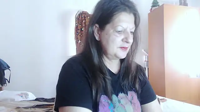 ExtasyMature live cam on StripChat