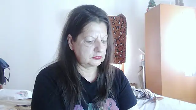 ExtasyMature live cam on StripChat