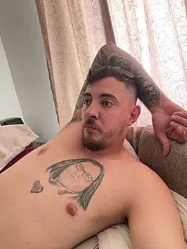 DaNNyeL016 live cam on StripChat