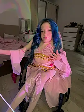 MiniSophiaa 🚋 free sex cam