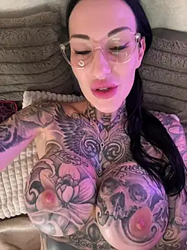 MeganWitch live cam on StripChat