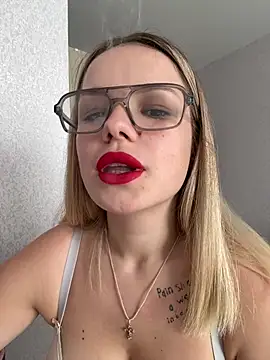 KimEvanss live cam on StripChat