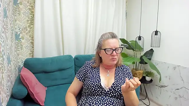 LeaPure live cam on StripChat