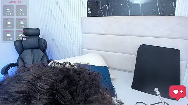 Reginavegaa live cam on StripChat