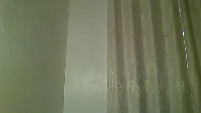 Yours_little_secret live cam on StripChat