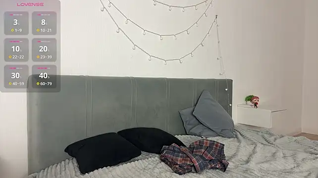 meowchaa 🌙 live webcam