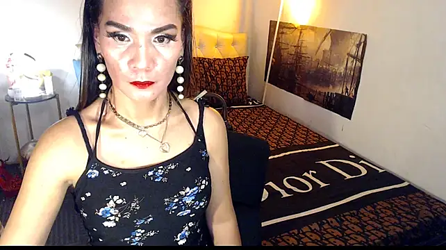 NinaDOM4CUM webcam