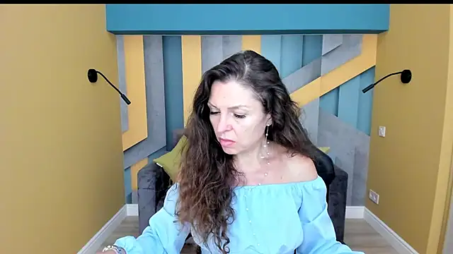 EllaLong webcam