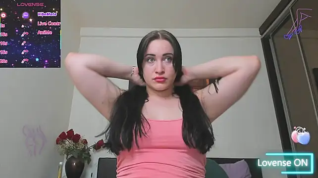 GoldenLunaa webcam