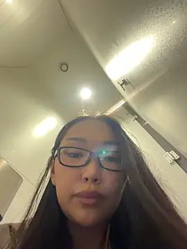 trytomakememoam live cam on StripChat