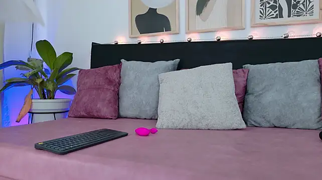Pauline_Peach webcam