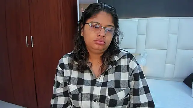 yeral2017 live cam on StripChat