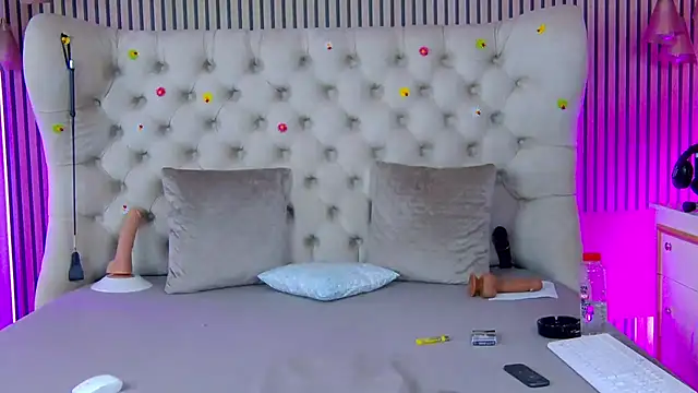 PlayfulShow webcam