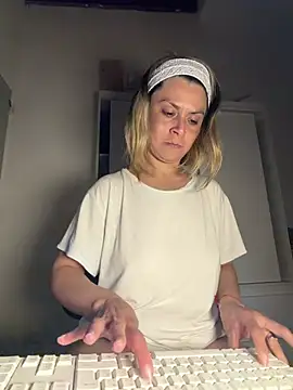 Romy-R-O ⏮ nude show