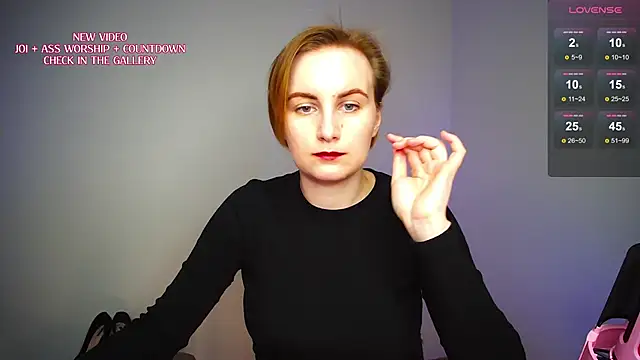 KinkyMissCherry webcam