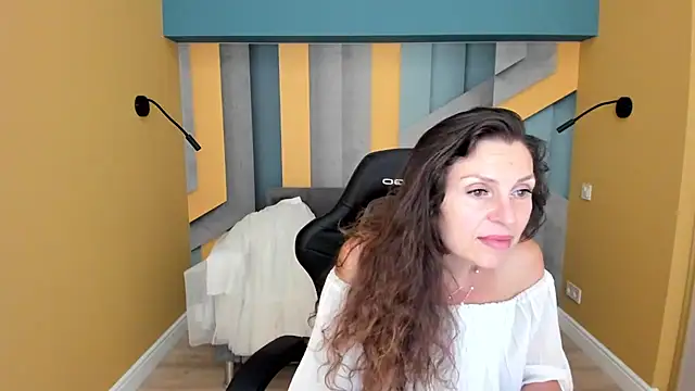 EllaLong webcam