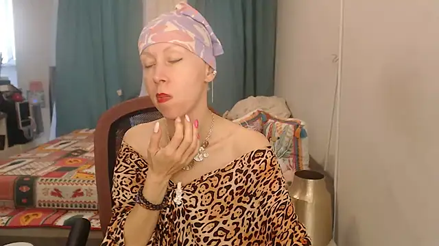 LuxuryNika webcam