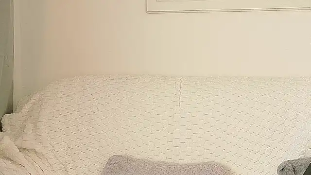 Sarah4you live cam on StripChat