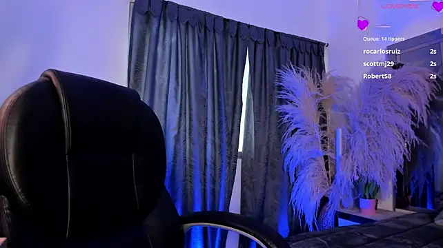 CarolineFyre webcam
