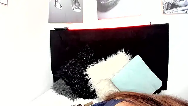 LinaBrowm webcam