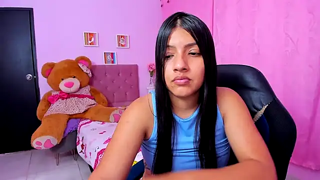 zara_cute live cam on StripChat