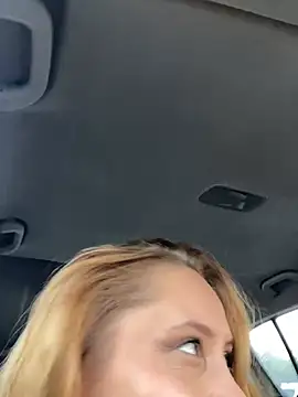 MelodyAnne webcam