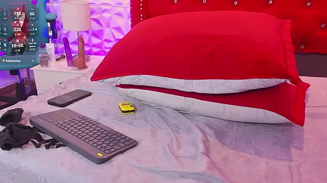 thehappycouple_ live cam on StripChat