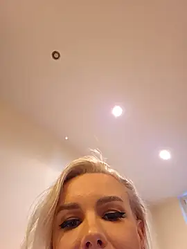 AureliaDoux webcam