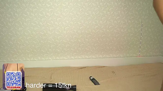 cream_fucks webcam